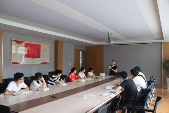 色情av影片
“下乡小分队”-开展口述历史主题讲座